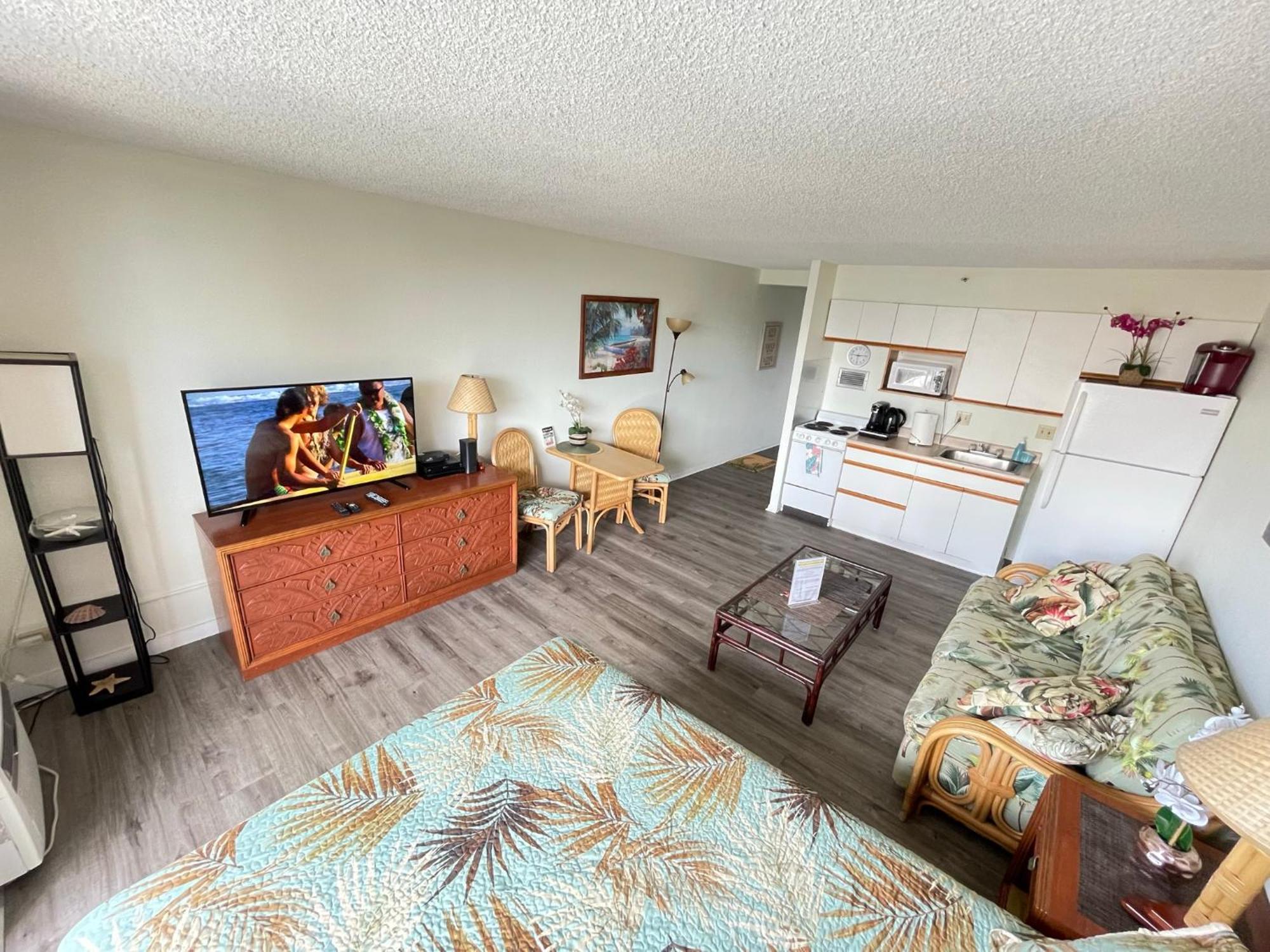 Tropical Studios at Marine Surf Waikiki: Beachfront Oasis with Full Kitchen Honolulu Exterior photo