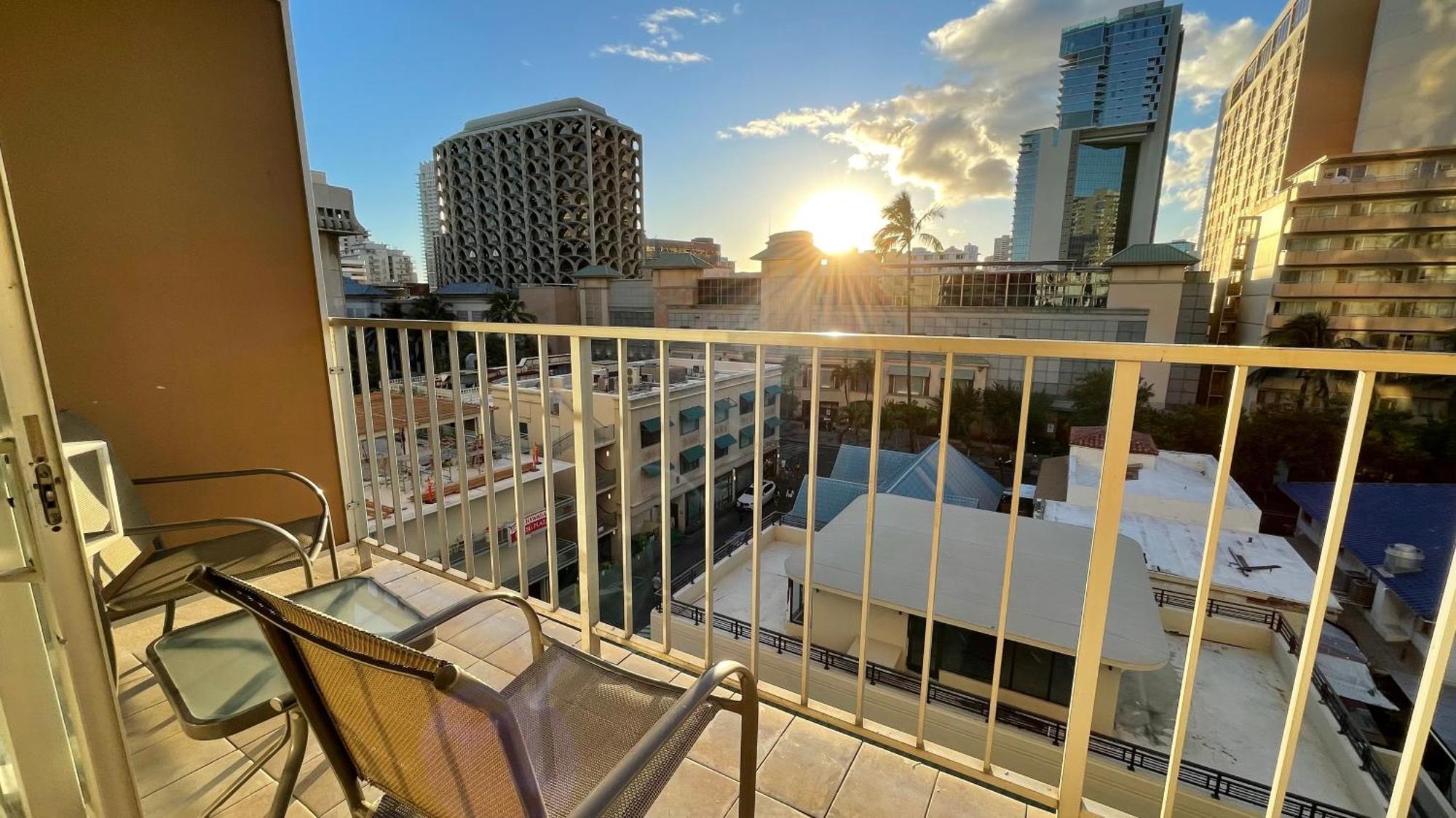 Tropical Studios at Marine Surf Waikiki: Beachfront Oasis with Full Kitchen Honolulu Exterior photo